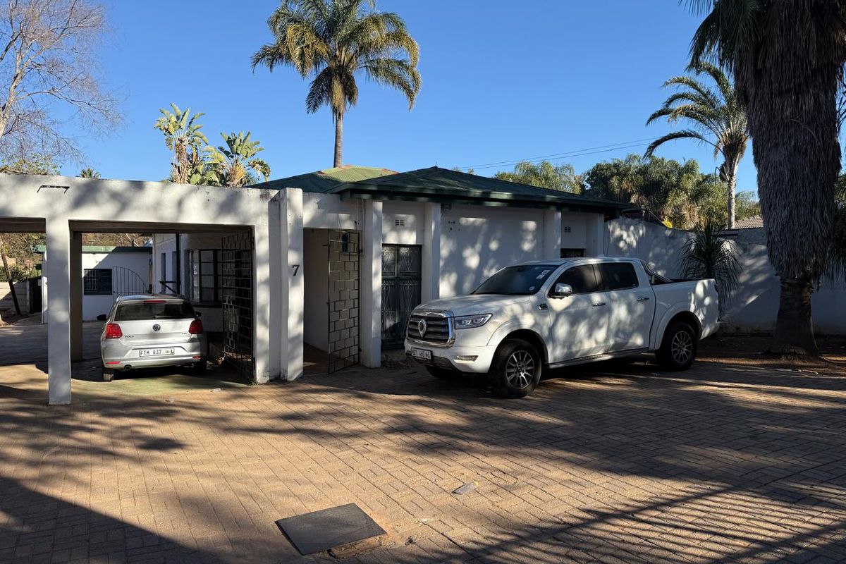 INVESTMENT OPPORTUNITY: MULTI-TENANTED BACHELOR UNITS FOR SALE – POLOKWANE!!! - Photo 2
