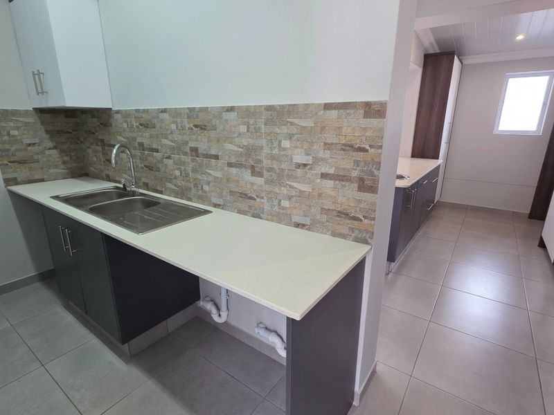 Beautiful Duet House... Established and Popular Neighborhood !!! - Photo 10