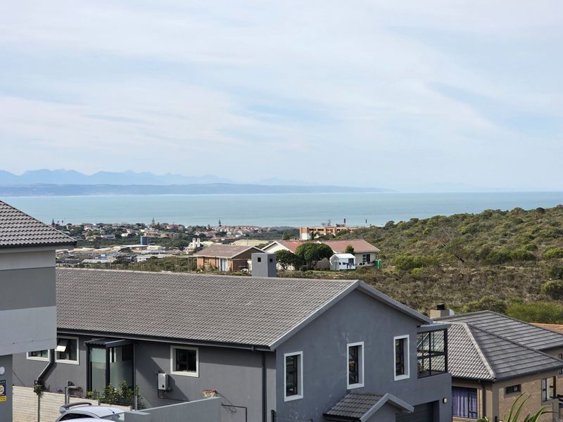 Beautiful Duet House... Established and Popular Neighborhood !!! - Photo 3