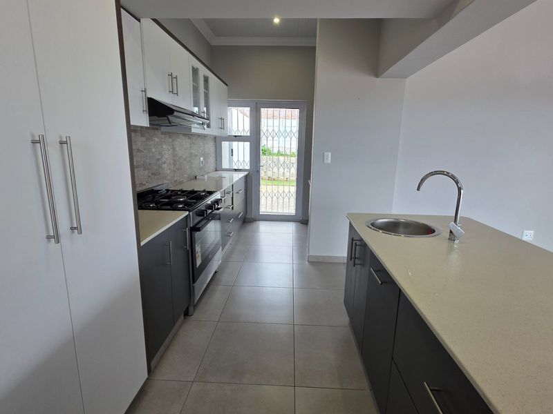 Beautiful Duet House... Established and Popular Neighborhood !!! - Photo 8