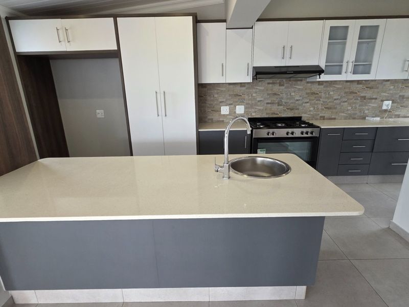 Beautiful Duet House... Established and Popular Neighborhood !!! - Photo 6