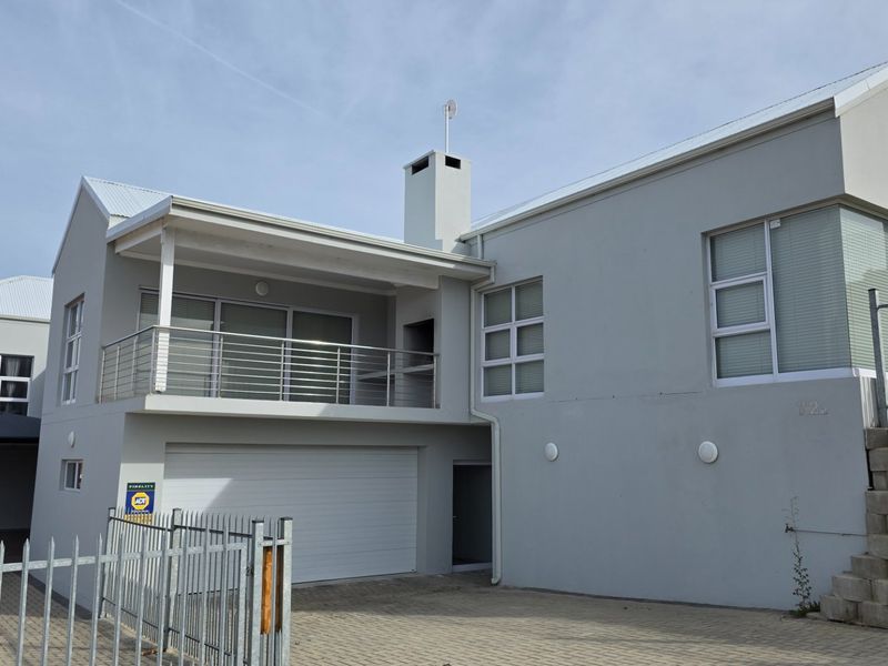 Beautiful Duet House... Established and Popular Neighborhood !!! - Photo 1