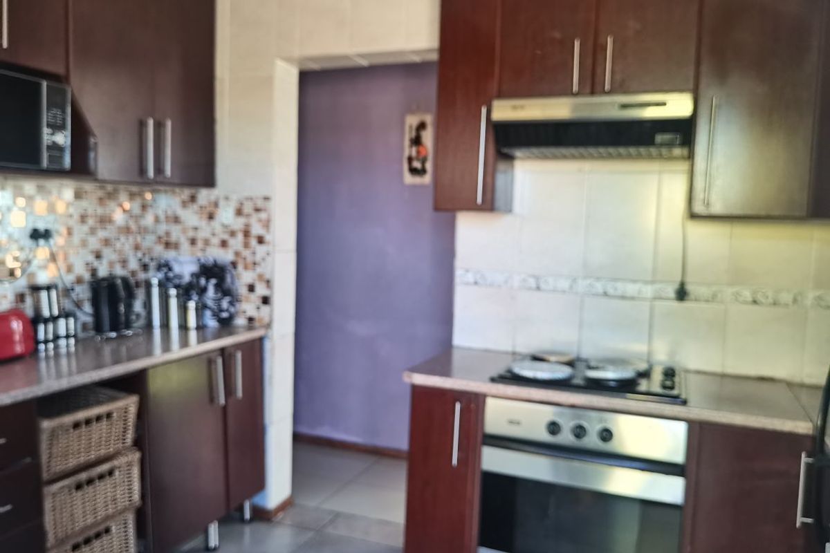 3 bedroom house for sale in KwaDwesi - Photo 5
