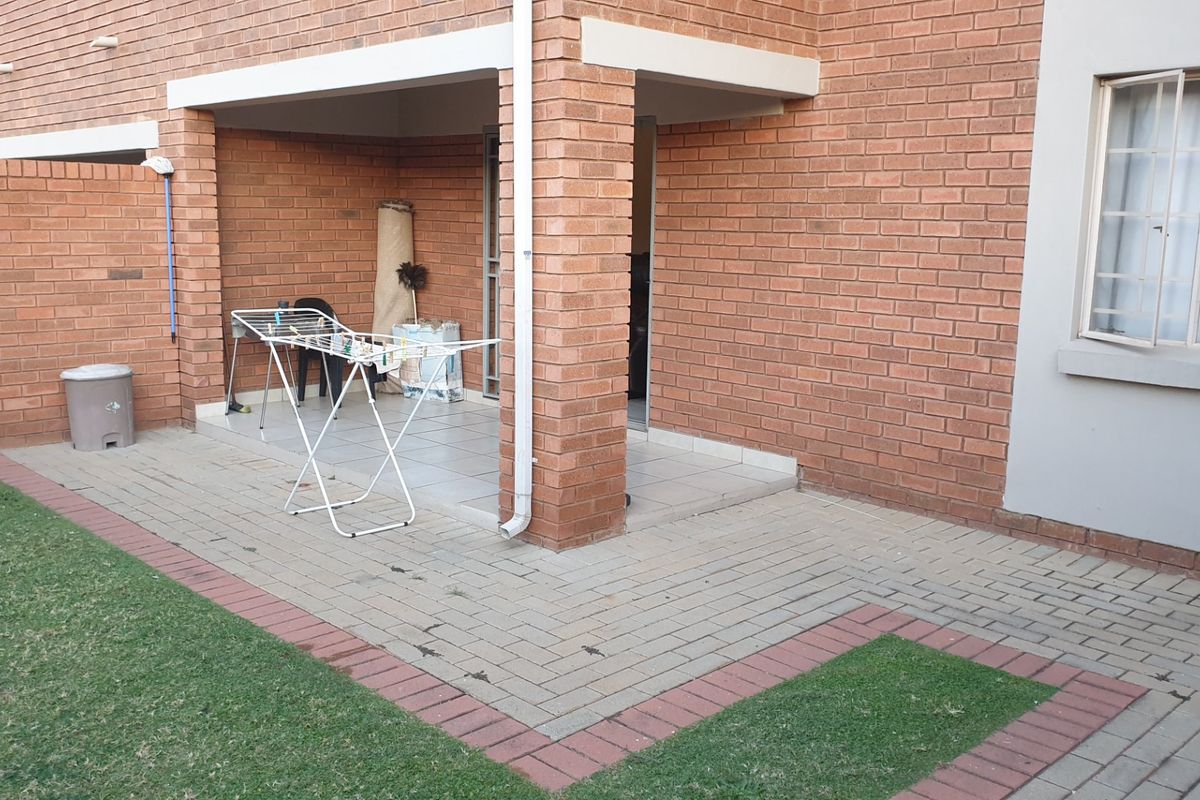 .2-Bedroom Ground Floor Apartment in Popular Monavoni Complex - Photo 4