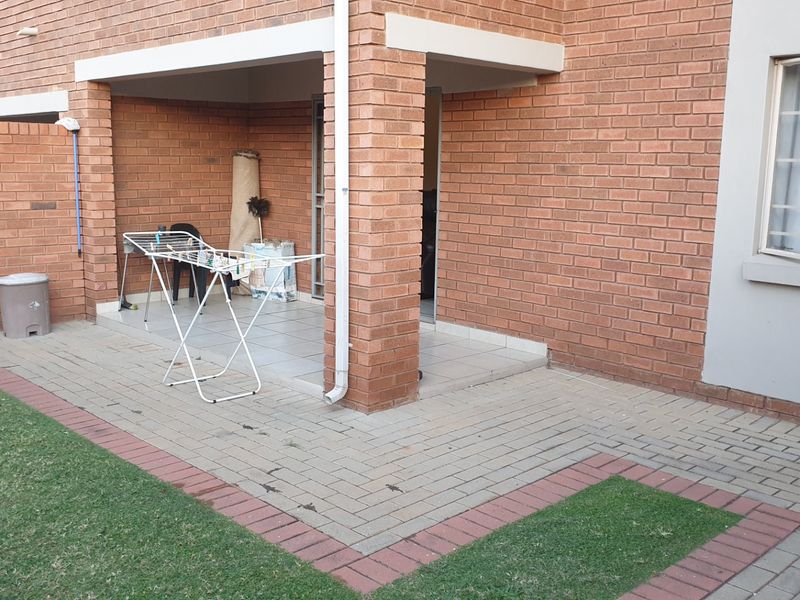 .2-Bedroom Ground Floor Apartment in Popular Monavoni Complex - Photo 4