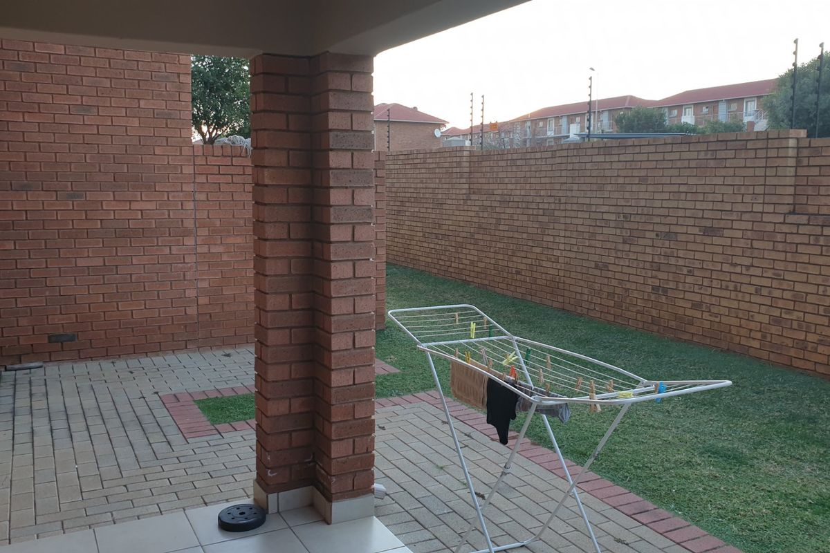 .2-Bedroom Ground Floor Apartment in Popular Monavoni Complex - Photo 2