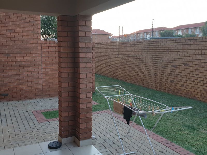 .2-Bedroom Ground Floor Apartment in Popular Monavoni Complex - Photo 2