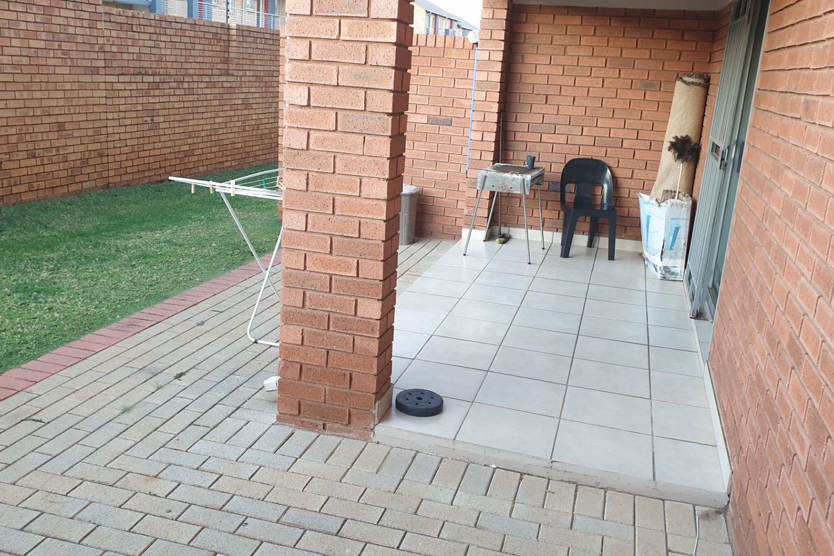 .2-Bedroom Ground Floor Apartment in Popular Monavoni Complex - Photo 3