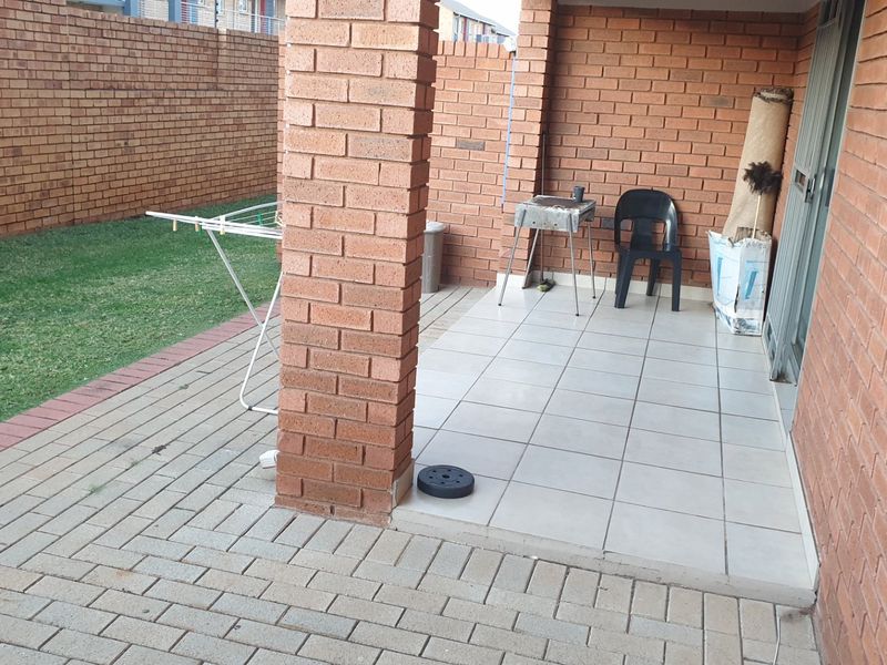 .2-Bedroom Ground Floor Apartment in Popular Monavoni Complex - Photo 3