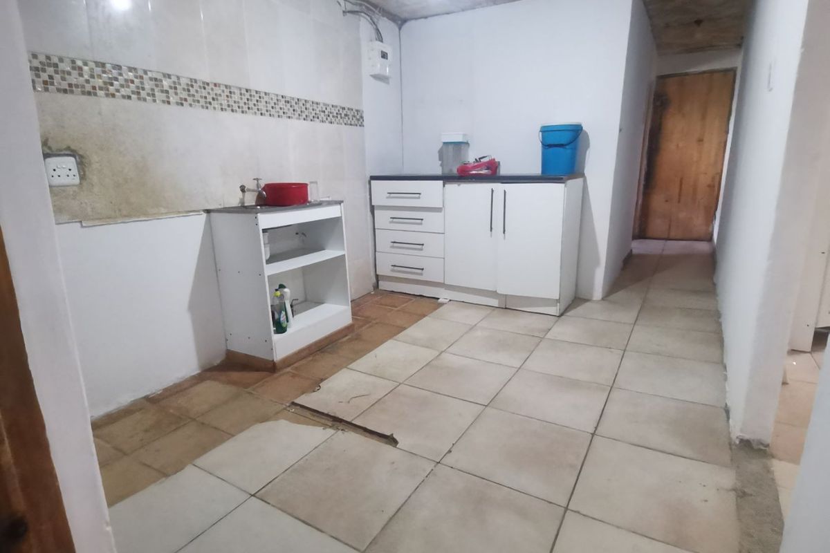 Commercial property for sale in KwaNobuhle - Photo 2