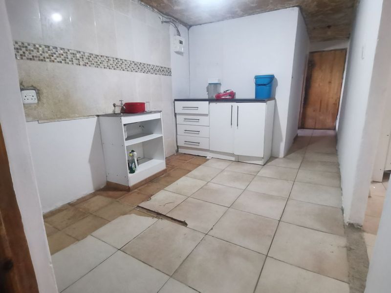 Commercial property for sale in KwaNobuhle - Photo 2