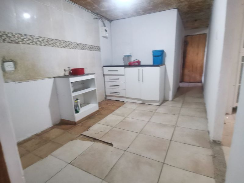 Commercial property for sale in KwaNobuhle - Photo 3