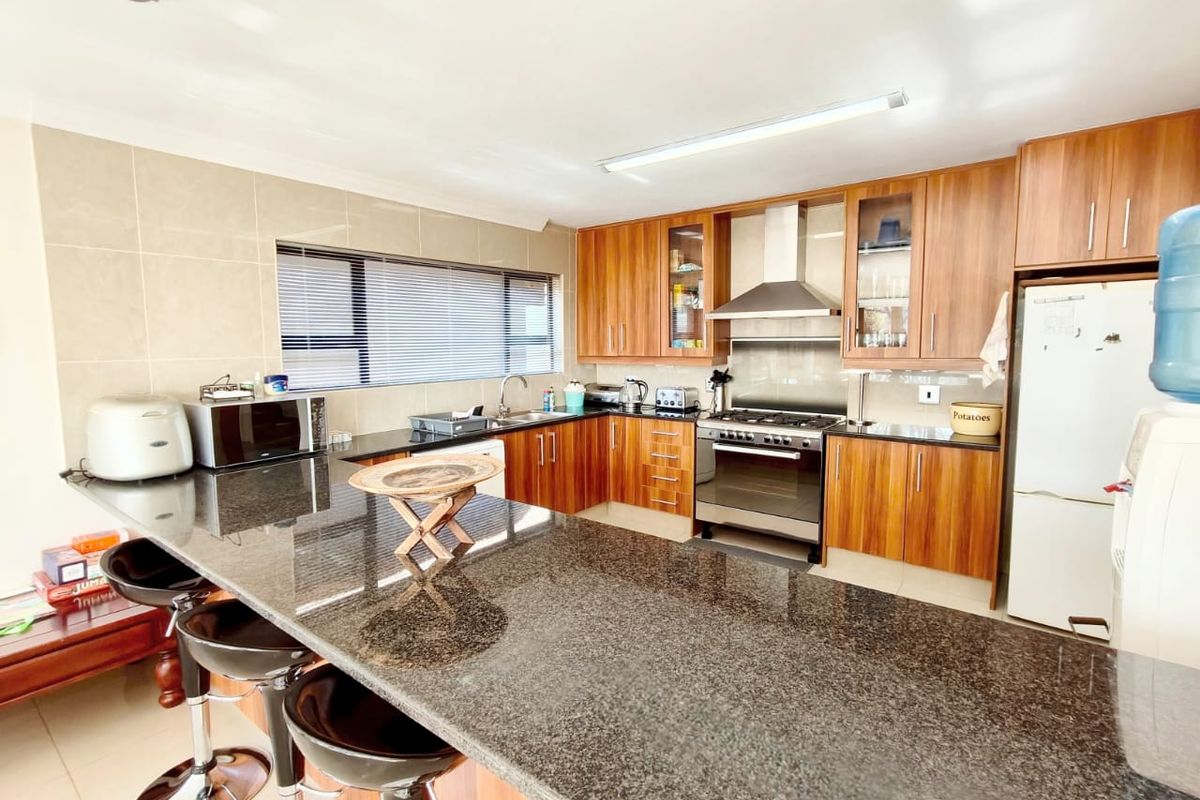 Spacious Family Retreat at the Water’s Edge - Photo 3