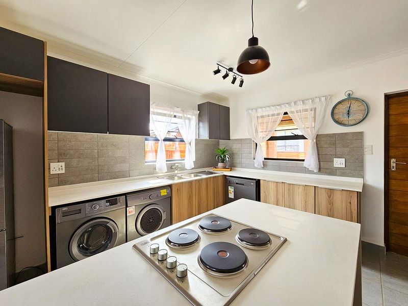 3 Bedroom 2.5 Bathroom Duplex to rent at Brookehaven - Photo 4