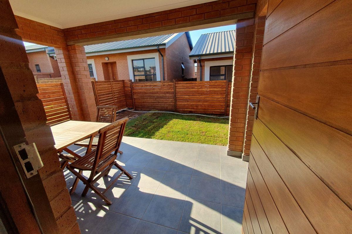 3 Bedroom 2.5 Bathroom Duplex to rent at Brookehaven - Photo 2