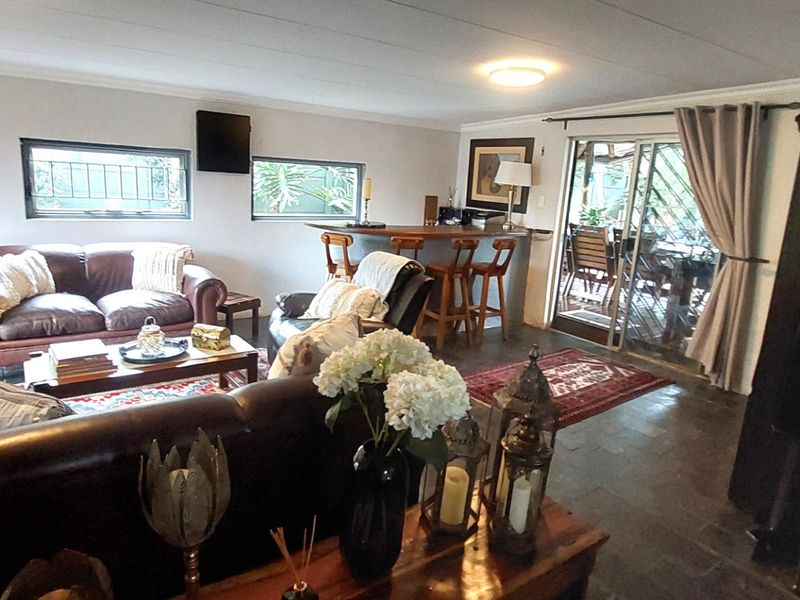 PERFECT SPACE, PERFECT LOCATION! - Photo 5