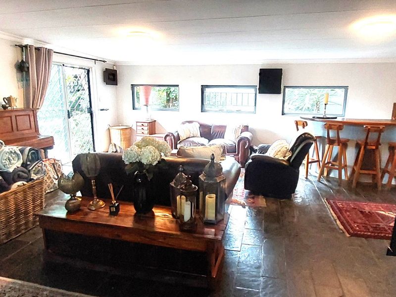 PERFECT SPACE, PERFECT LOCATION! - Photo 4