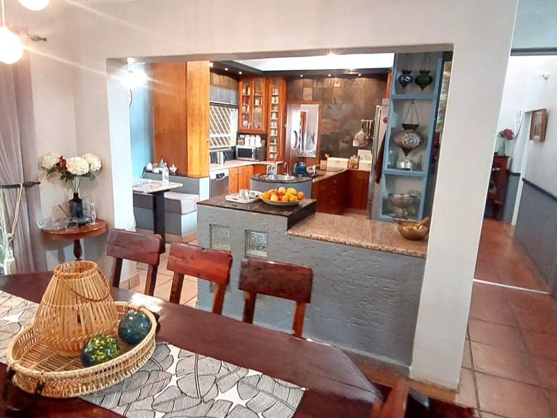 PERFECT SPACE, PERFECT LOCATION! - Photo 9