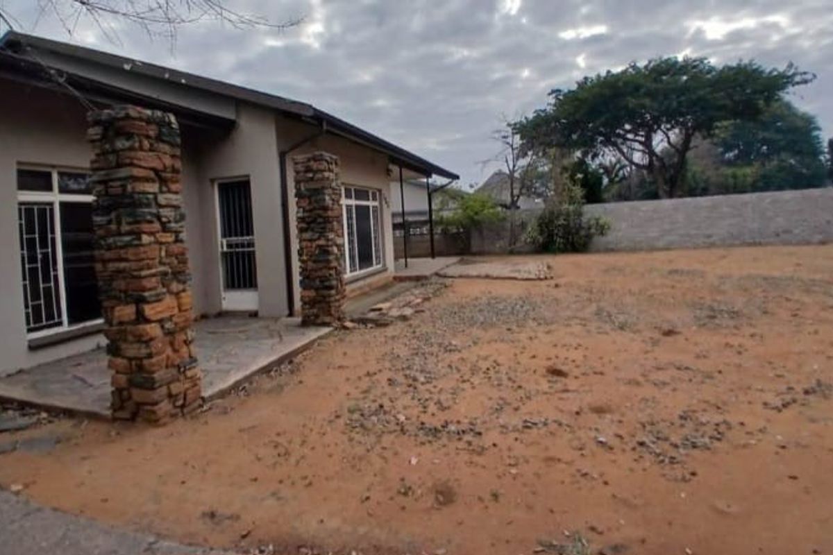 7 Bedrooms for Sale  in Rustenburg Central - Photo 5