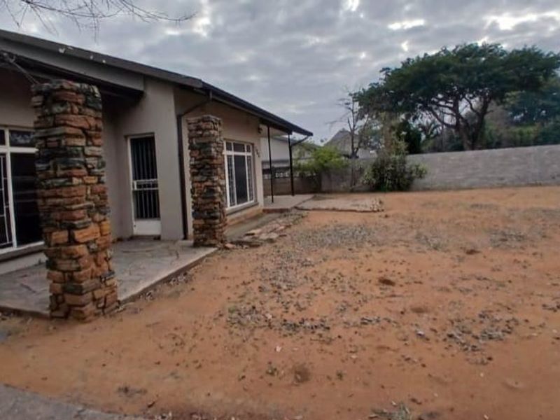 7 Bedrooms for Sale  in Rustenburg Central - Photo 5