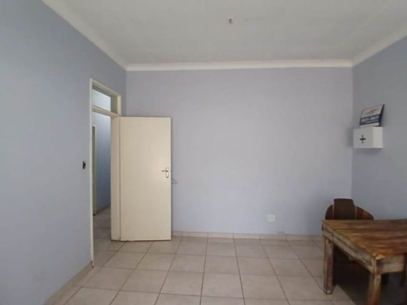 7 Bedrooms for Sale  in Rustenburg Central - Photo 7