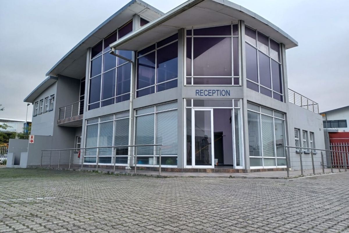 540 m2 Free Standing office building for Sale in Airport City - Photo 2