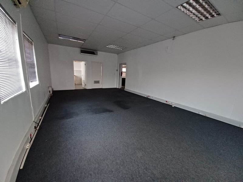 540 m2 Free Standing office building for Sale in Airport City - Photo 9