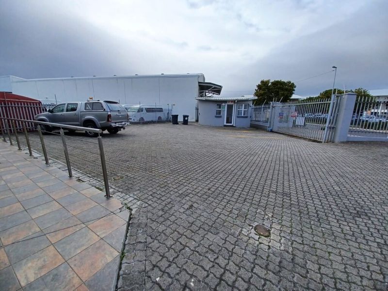 540 m2 Free Standing office building for Sale in Airport City - Photo 3