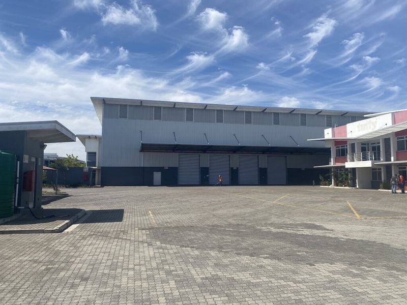 Modern and secure premises to let in the sought after area of Airport City - Photo 4