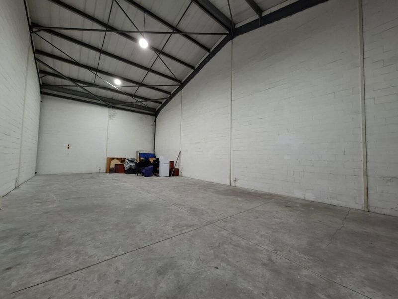 220m2 for rent in Glenkey Place, AIrport City - Photo 6