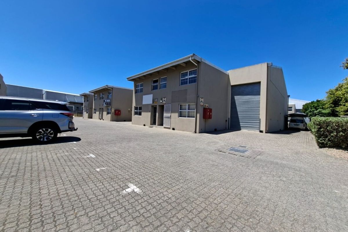 220m2 for rent in Glenkey Place, AIrport City - Photo 4