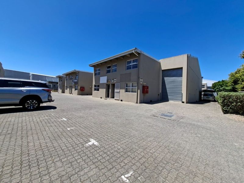 220m2 for rent in Glenkey Place, AIrport City - Photo 4