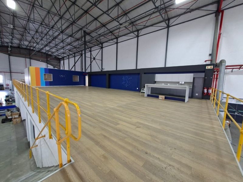 Neat distribution warehouse to let in Airport City - Photo 9