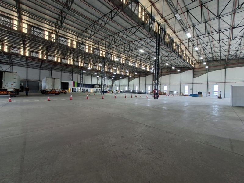 Neat distribution warehouse to let in Airport City - Photo 6