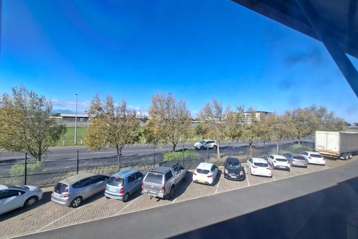 404 m2 Unit in popular CTX Business park in the Airport Precint - Photo 2