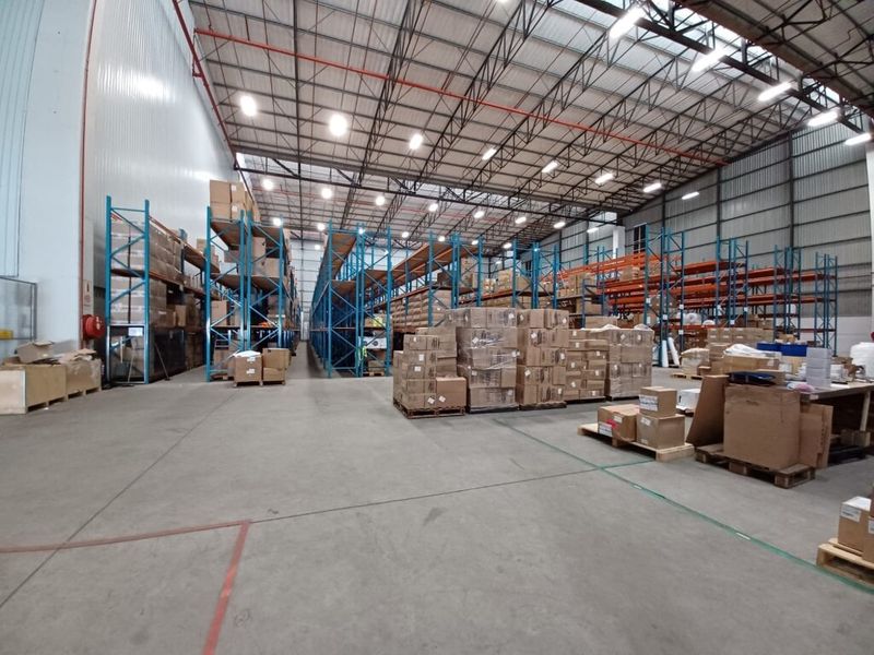 A Grade warehouse , 14metre high, Sprinkler system - Photo 3