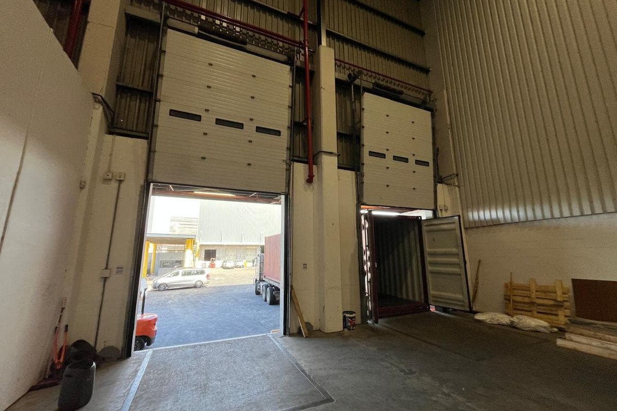 A Grade warehouse , 14metre high, Sprinkler system - Photo 2