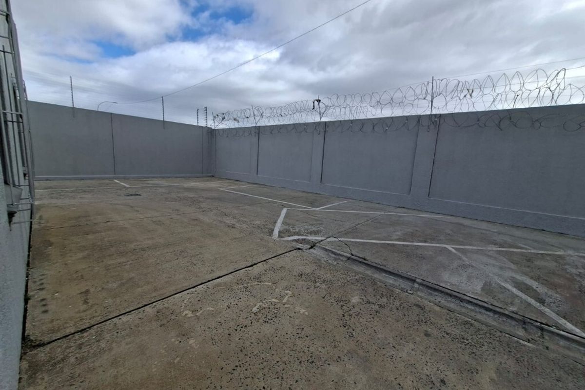 Small industrial unit to let in Airport Industria 1 - Photo 3