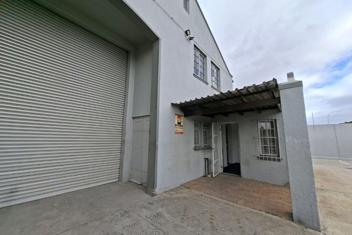 Small industrial unit to let in Airport Industria 1 - Photo 2