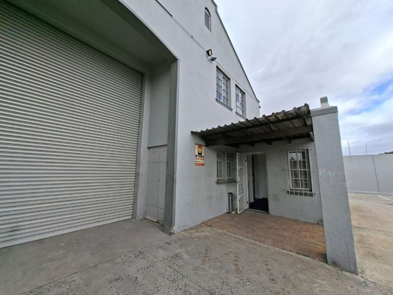 Small industrial unit to let in Airport Industria 1 - Photo 2
