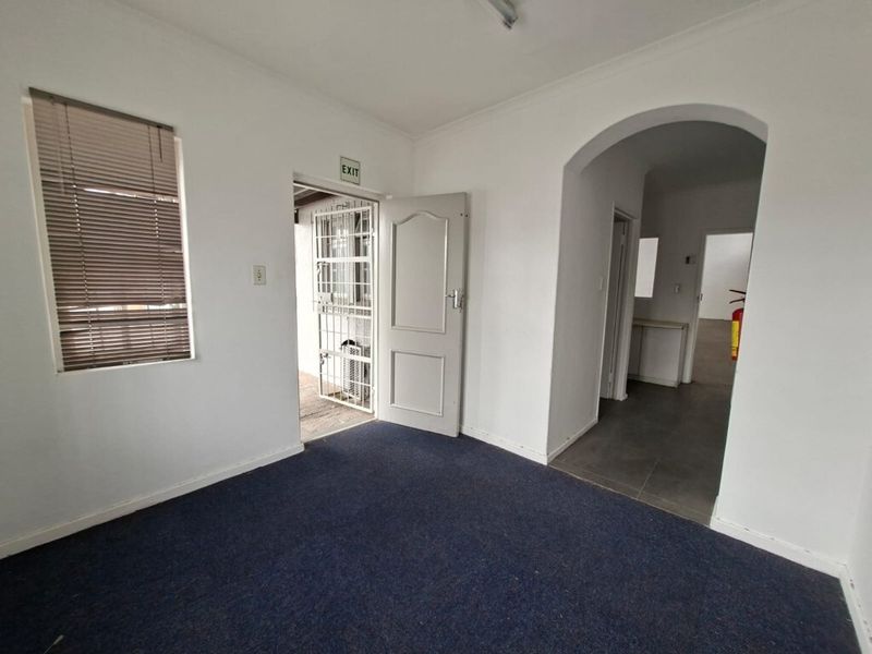 Small industrial unit to let in Airport Industria 1 - Photo 9