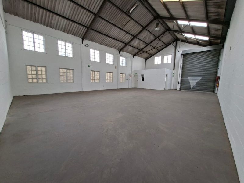 Small industrial unit to let in Airport Industria 1 - Photo 8