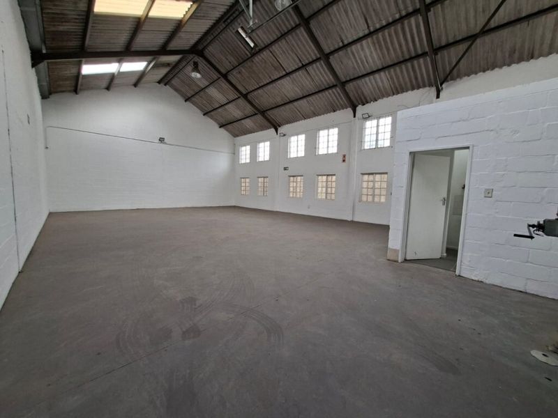 Small industrial unit to let in Airport Industria 1 - Photo 6
