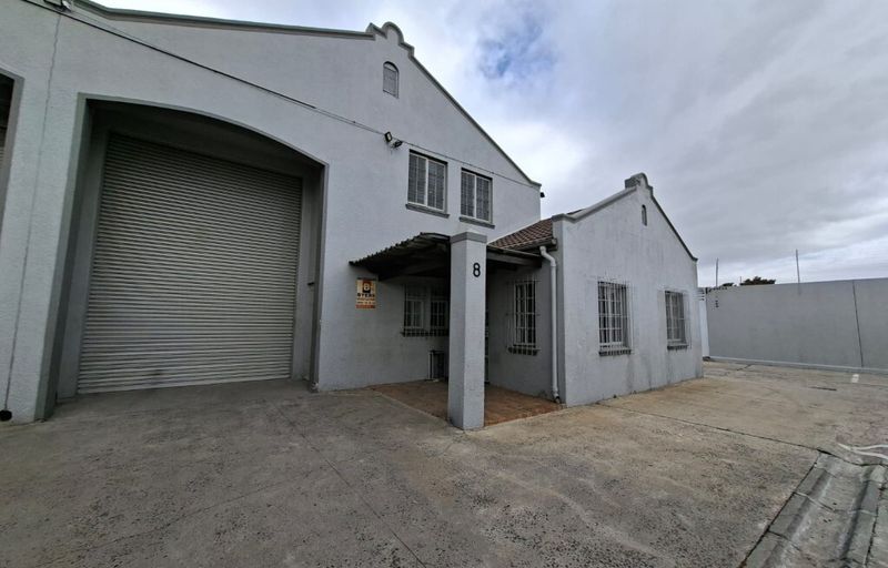 Small industrial unit to let in Airport Industria 1