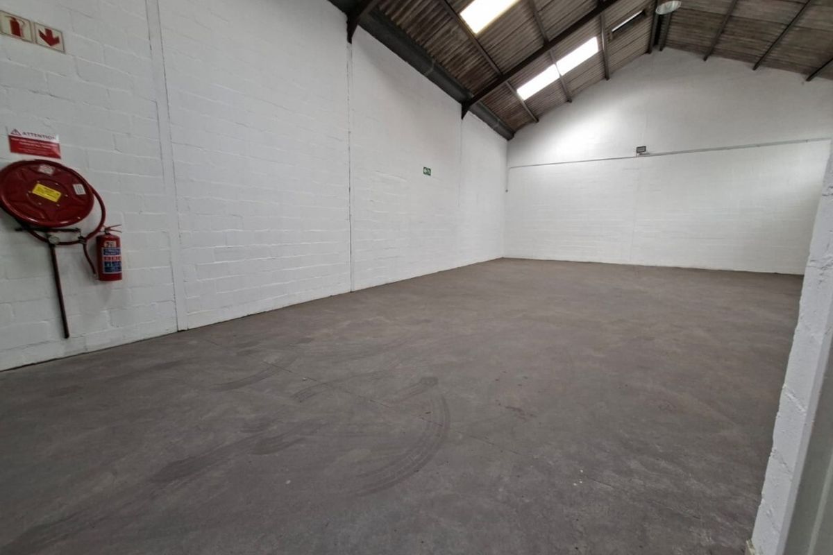 Small industrial unit to let in Airport Industria 1 - Photo 5