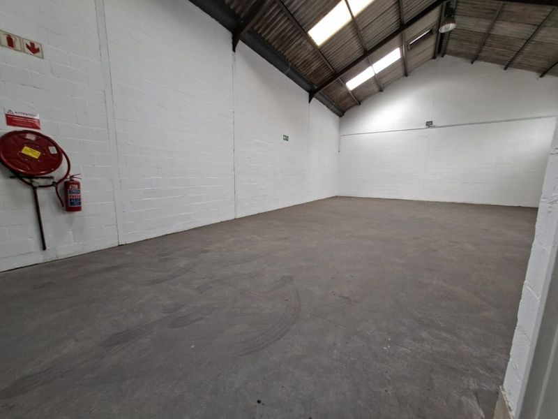 Small industrial unit to let in Airport Industria 1 - Photo 5