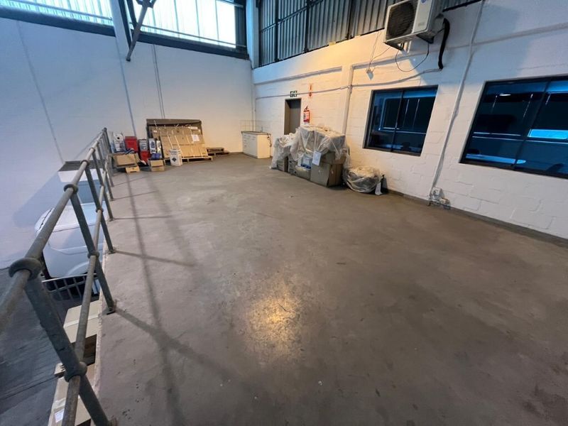 Neat unit to rent in CTX Business Park, Airport Industria - Photo 9