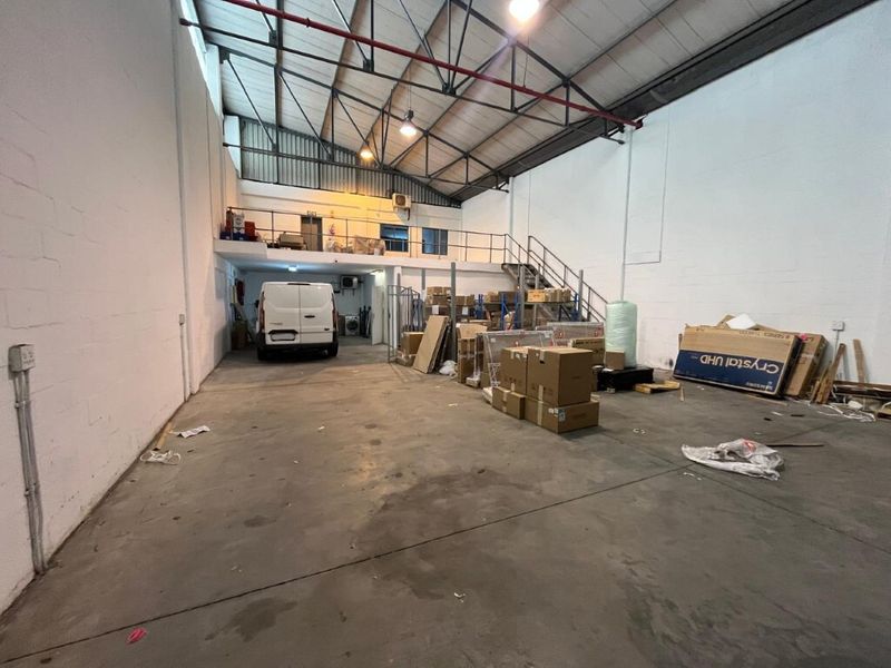 Neat unit to rent in CTX Business Park, Airport Industria - Photo 4