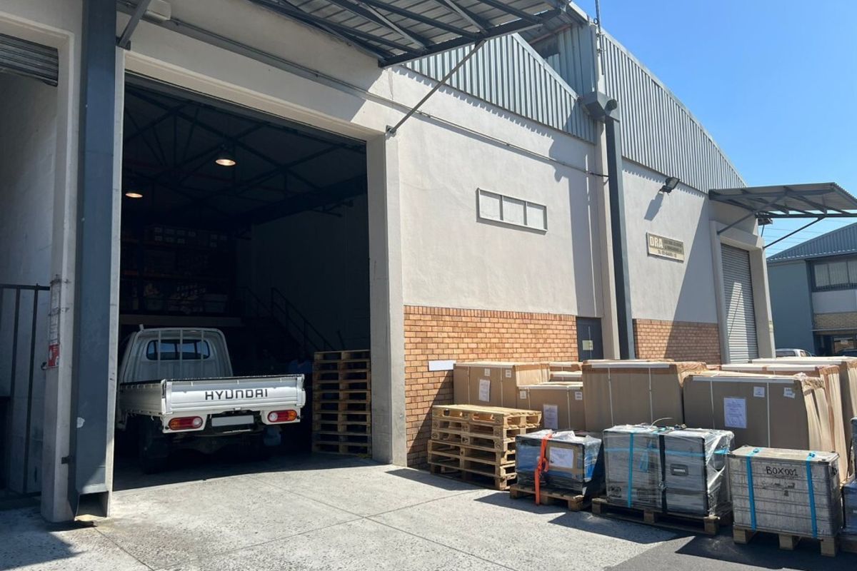 Neat unit to rent in CTX Business Park, Airport Industria - Photo 3
