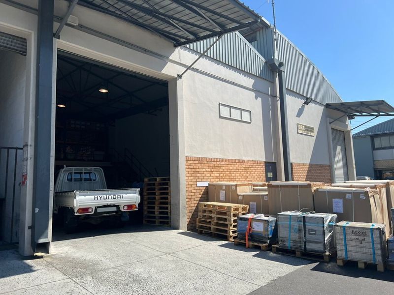 Neat unit to rent in CTX Business Park, Airport Industria - Photo 3